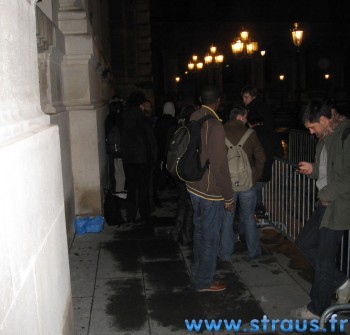 Les premières personnes de la file d attente