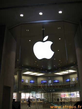 Belle pomme Apple pour le Store du Carrousel du Louvre