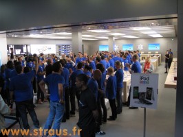 haie d honneur à l Apple Store de Velizy 2