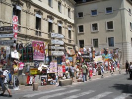 affichages lors du festival d'Avignon